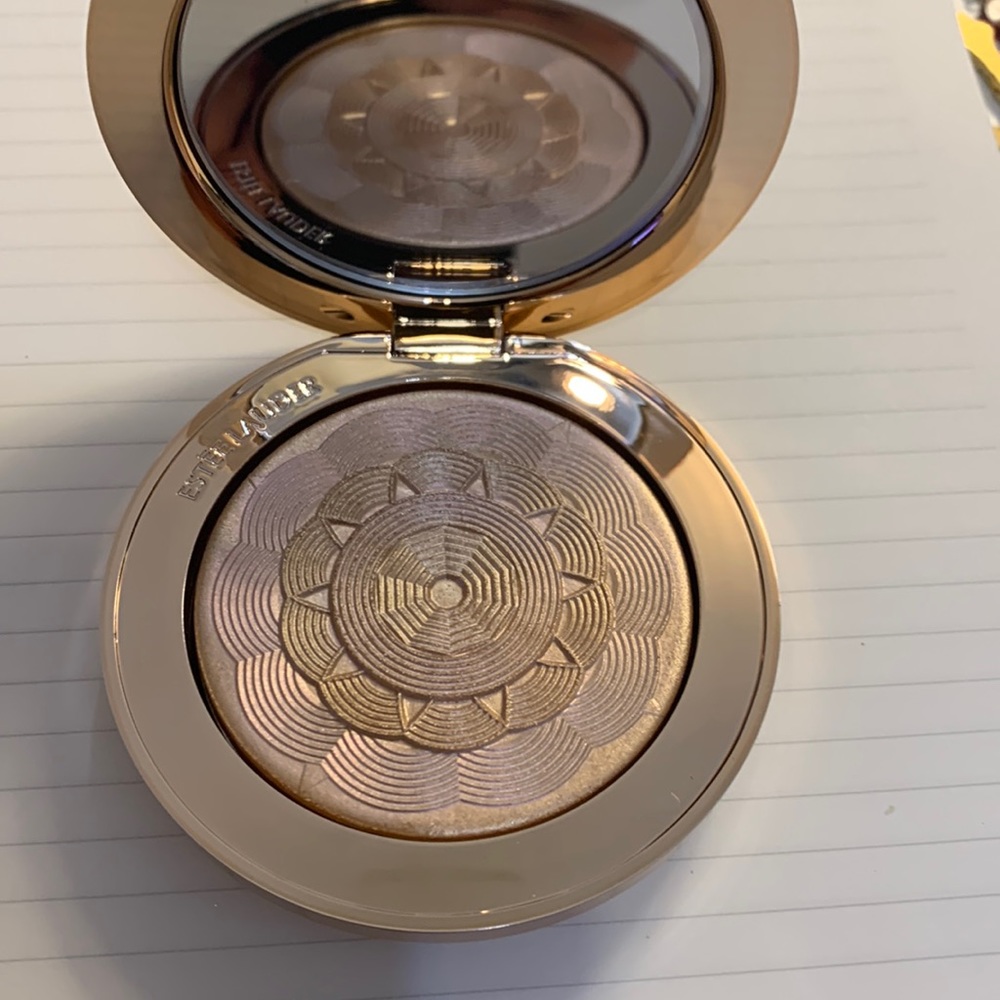 Estee Lauder Highlighter
